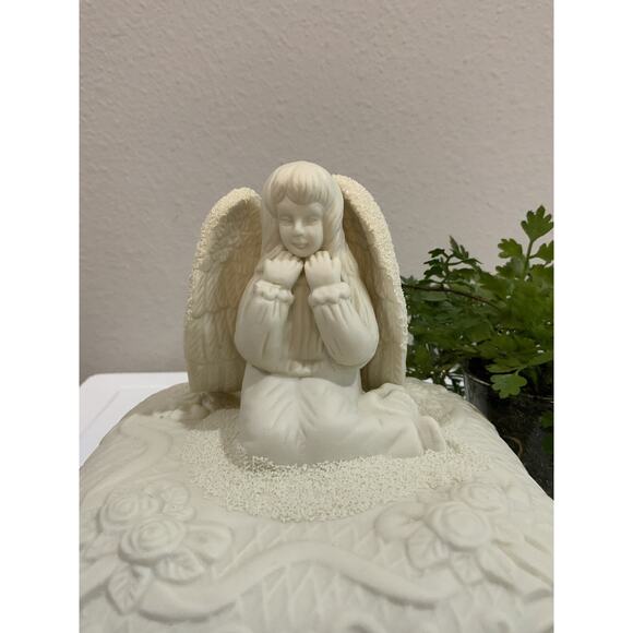 ￼Vtg Ornate Ceramic Cream Angel Roses Ribbon Weave Square Trinket Dish W Lid - Picture 2 of 10